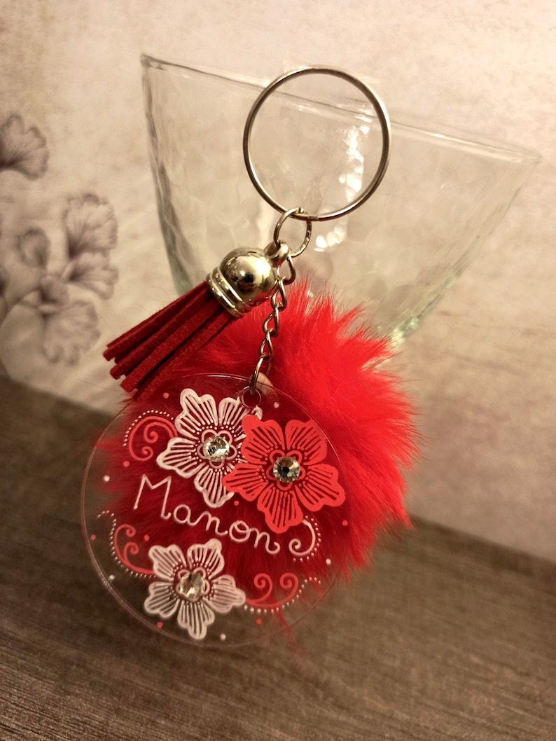 porte clés pompon prénom personnalisé dessins faits main porte clés personnalisable cadeau personnalisé cadeau mariage maitresse kiné image 4