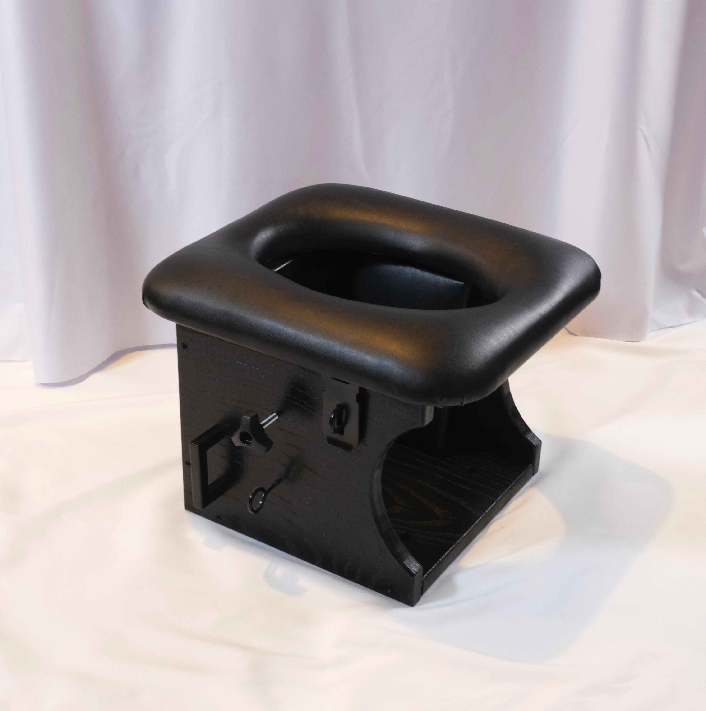 Queening Chair Custom Colour - Etsy