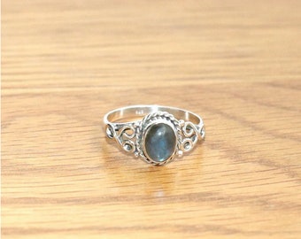 Labradorite Gemstone Ring, Handmade Ring, Designer Ring, 925 Silver Ring, Natural Labradorite, Boho Ring, Dainty Ring, Women Ring, Gift Her