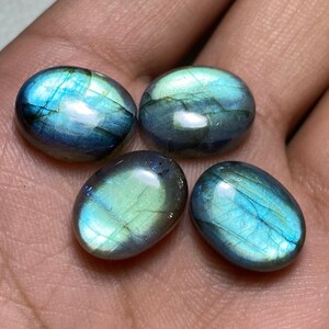 Impressionnants cabochons de labradorite bleus multiples 12 x 16 mm Prix de gros Labradorite de pierres précieuses 4 pièces Taille calibrée À utiliser pour les bijoux...