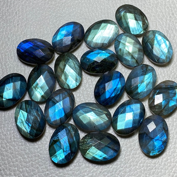 Piedra preciosa de fuego azul de labradorita natural, forma ovalada, piedra preciosa suelta con corte a cuadros en ambos lados. Tamaño: 6x8 - 20x30 MM para hacer joyas.