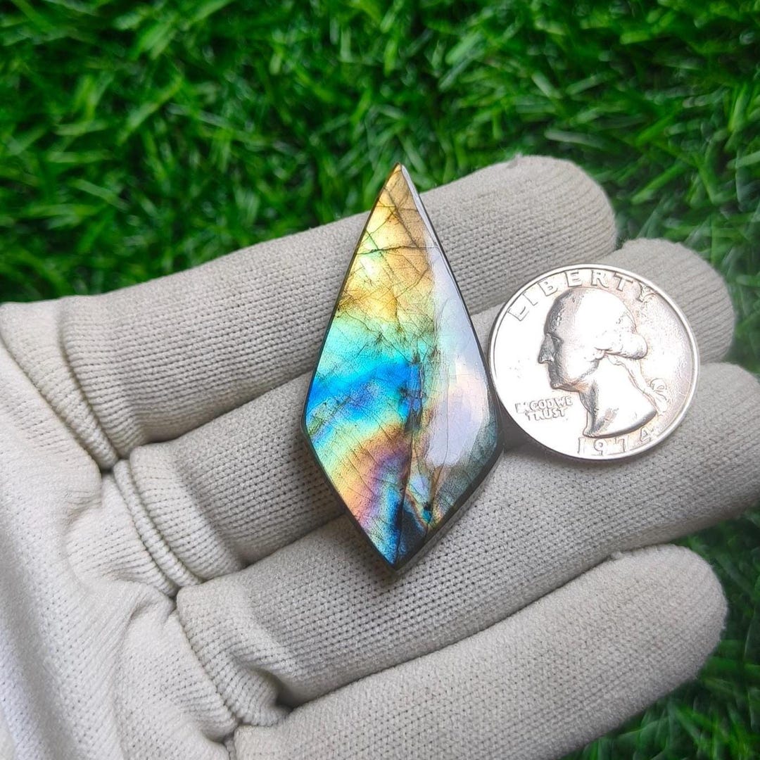 Multi Purple Flashy Labradorite Kite Shape Loose Gemstone, Size