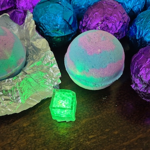 Bomba de baño grande con luz intermitente / Juguete sensorial / Bomba de baño efervescente vegana / Regalo perfecto / Regalo de cumpleaños para niños / Juguetes Montessori