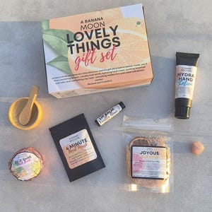 Lovely Things Gift - Spa Gift for Her- Self Care Gift Set - Pamper Hamper - Self Care Box - care package for Wife - Hug in a Box