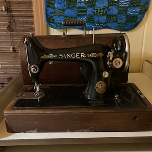 Vintage Singer 600E series Sewing Machine in Desk - Furniture - Oxford,  Georgia
