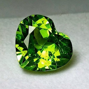 Kostbarer 8,0 Ct Extrem selten zertifizierter natürlicher Peridotstein Ausgezeichneter grüner Peridot-Herzschliff von hoher Qualität | Kostenlose Standardlieferung |