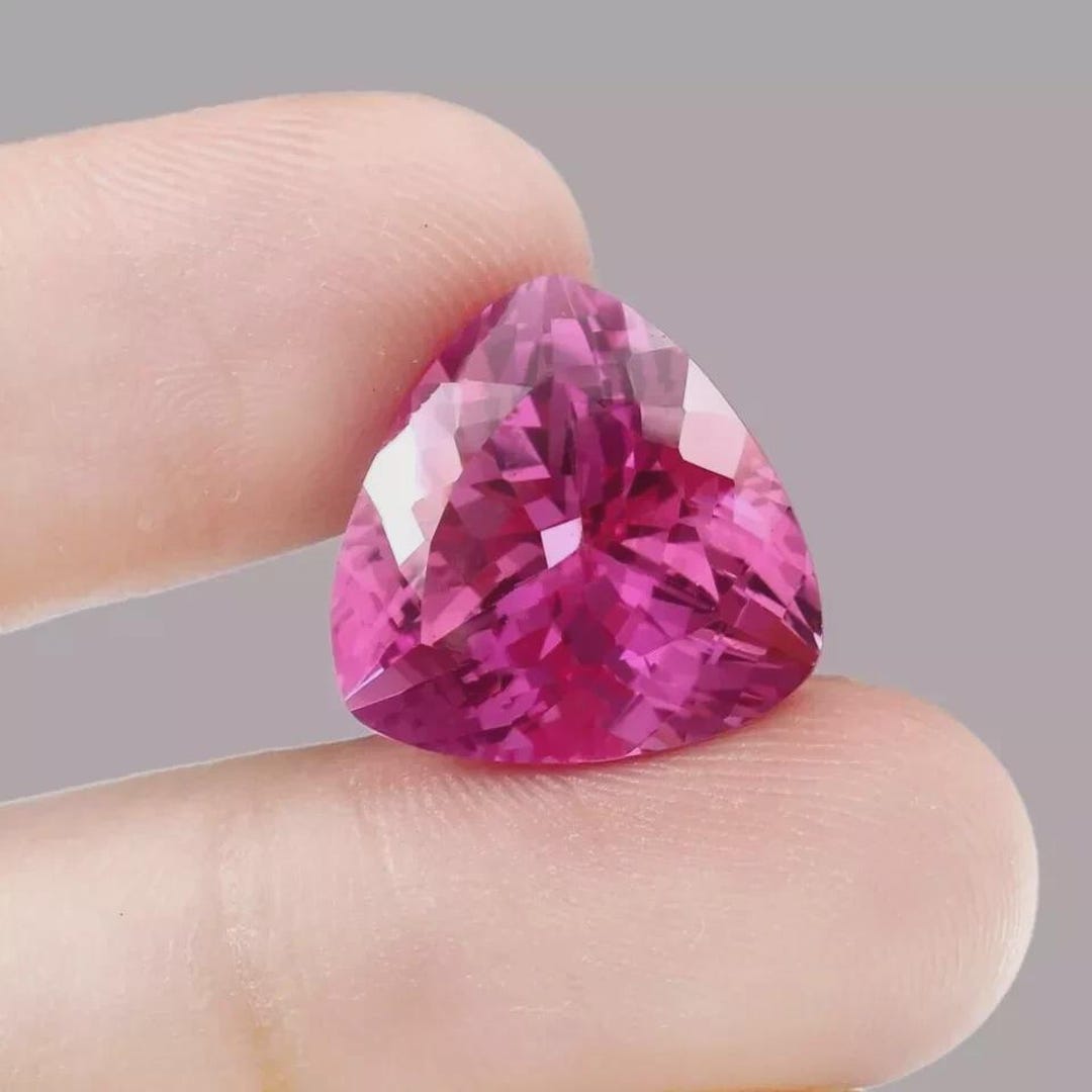 スリランカ産ピンクサファイア 1.40カラット 7カラット 天然ピンクサファイア トリリオンカット | スリランカ産
