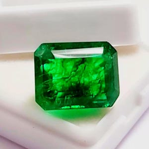 認定コロンビアグリーンエメラルド9カラット鮮やかなルースエメラルドリング使用または結婚式目的エメラルドカットルースジェムストーン、ジュエリーメイキングストーン
