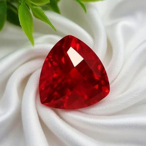 Nicht erhitzte 8 Ct zertifizierte natürliche Rubin Burma Taubenblut Rot Rubin Trillion Form lose Edelstein Schmuckstein, Naturstein AA