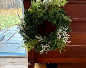 Couronne de Noël artificielle fabriquée à la main, décoration des Fêtes de 18 po.