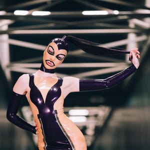 UPGRADE single ponytail for latex hood