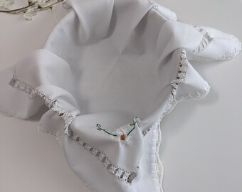 Handwoven palm basket/tenate with drawn thread embroided napkin, Tortillero/Tenate con Servilleta Design4 deshilada y bordada a mano.