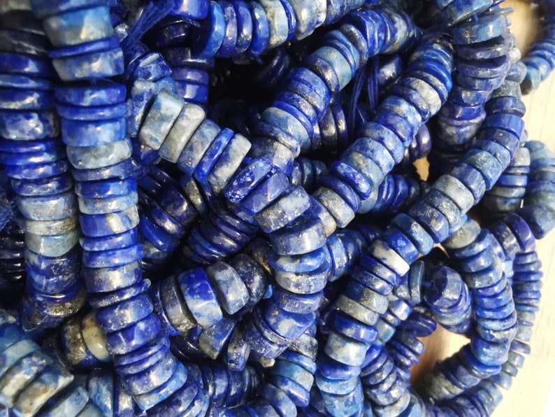 Perles heishi de Lapis Lazuli en brin Moucheté