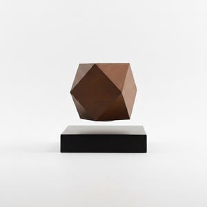 Prisma som svävar konstverk | Magnetisk flytande skulptur | Unik teknikgåva för män | Kinetisk skrivbordsleksak för kontoret | Modern geometrisk inredning
