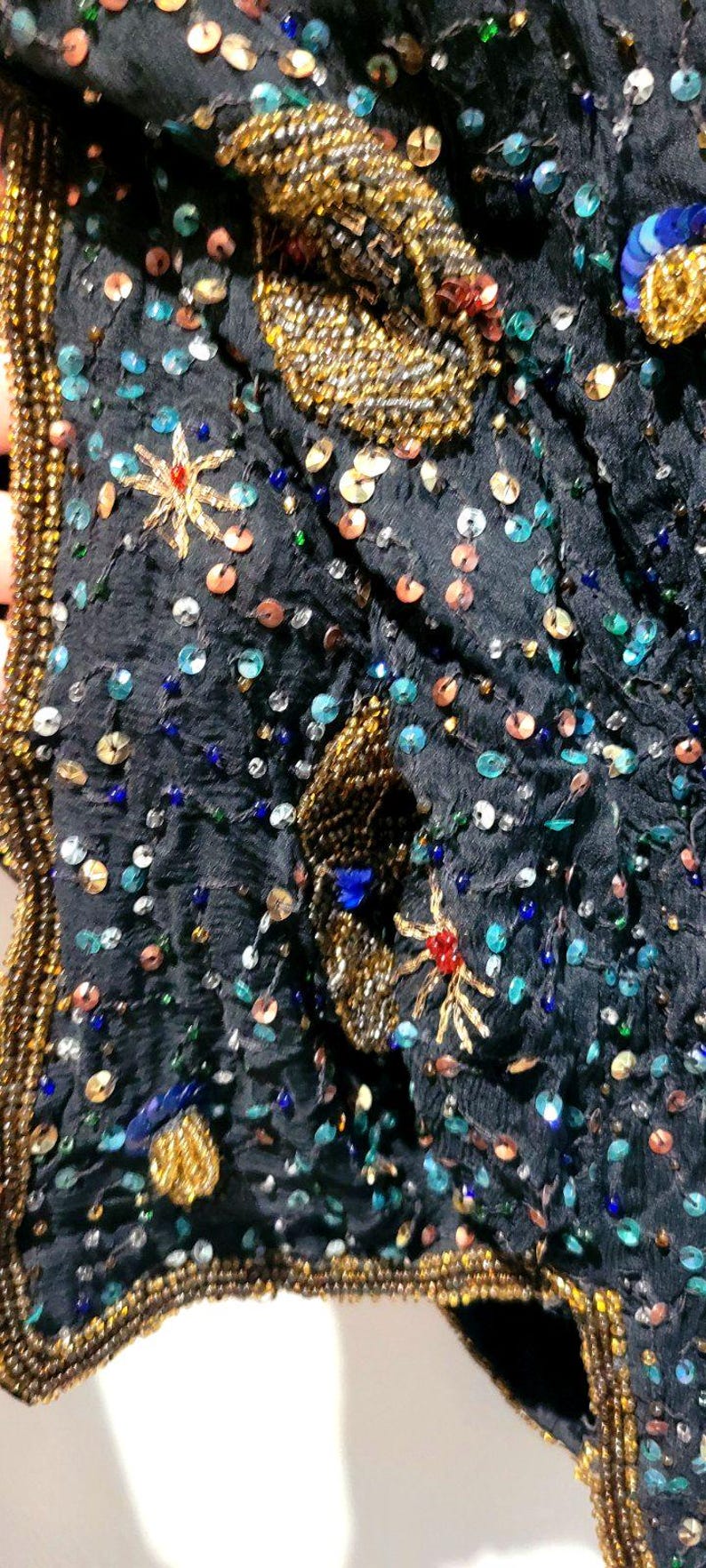 Sukienka z jedwabiu Free People z lat 90. VTG z koralikami i gwiazdami w gwiazdozbiorze zodiaku | Bogato zdobiona koralikami w kolorze czarnym i złotym zdjęcie 6