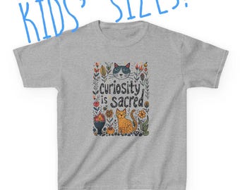 Camiseta infantil unitaria universalista: La curiosidad es sagrada, gatos y plantas