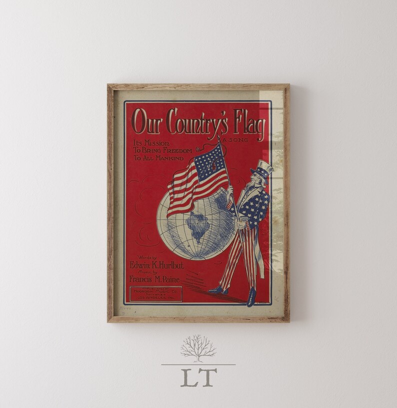 Puede incluir: Una portada de partitura vintage con una ilustraci&oacute;n patri&oacute;tica del T&iacute;o Sam sosteniendo la bandera estadounidense sobre un globo terr&aacute;queo. El texto dice "Our Country's Flag" y "Its Mission: To Bring Freedom To All Mankind".