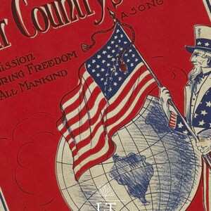 Puede incluir: Un cartel patri&oacute;tico vintage con una bandera estadounidense roja, blanca y azul ondeando sobre un globo terr&aacute;queo. El texto dice "La bandera de nuestro pa&iacute;s Una canci&oacute;n" y "Misi&oacute;n: Llevar la libertad a toda la humanidad".