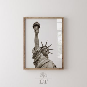 Statue of Liberty Photo | Vintage Style Minimal Statue of Liberty Photograph | Patriotic Printable Picture | Digital Download