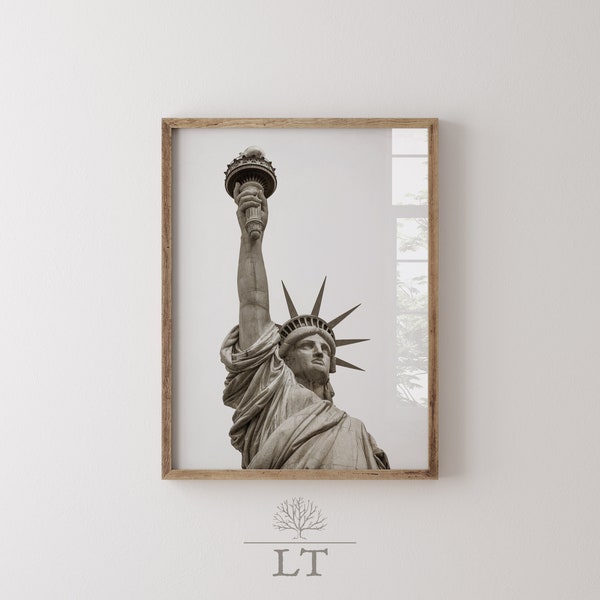 Statue of Liberty Photo | Vintage Style Minimal Statue of Liberty Photograph | Patriotic Printable Picture | Digital Download