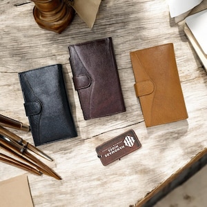 Cartera de piel de grano completo hecha a mano, diseño de múltiples bolsillos, soporte para teléfono y documento de identidad, cierre de botón, hecha a mano y duradera en color tostado, marrón y negro