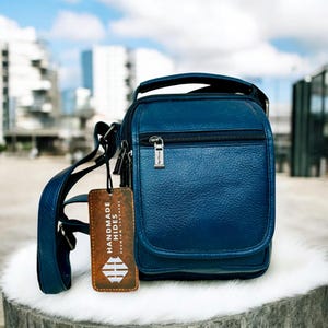 Bandoulière en cuir bleu chic | Sac à bandoulière compact avec 8 poches | Parfait compagnon de voyage