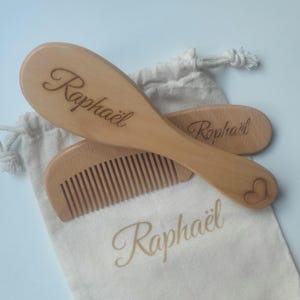 Birth gift, hairbrush and comb for baby personalized by wood engraving