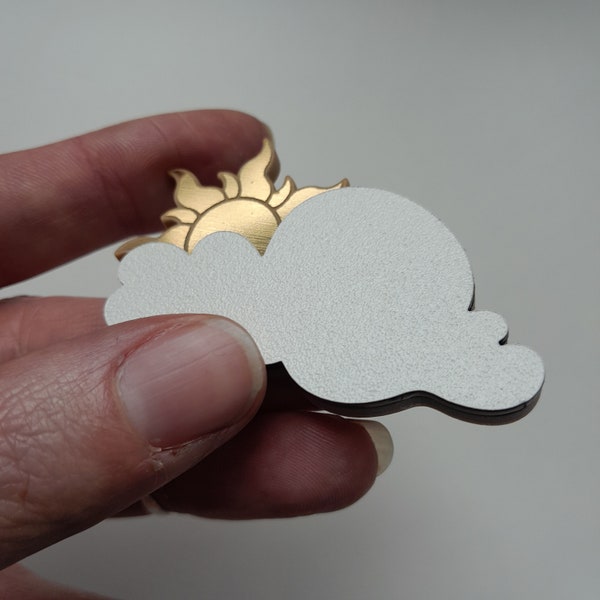 Broche Soleil derrière les nuages