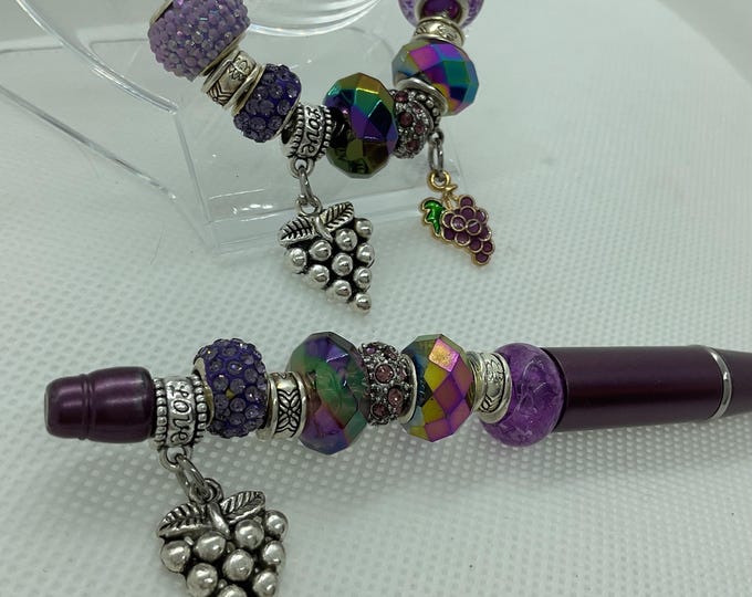 Wine Country Charm Bracelet & Pen Gift Set – Purple Beads, Grape Charms, Vineyard Inspired Jewelry and Writing Pen. Includes organza pouch