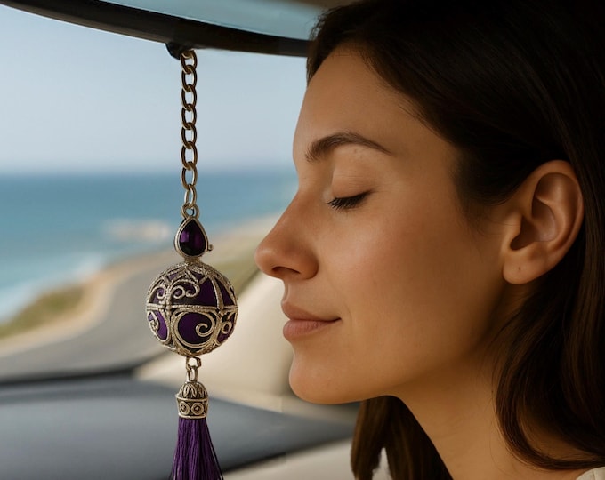 Turn every drive into a calming escape with this purple aromatherapy diffuser charm, designed to bring soothing fragrance to your space.