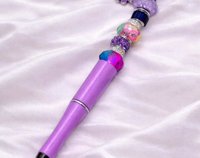 Purple Beaded Daisy Charm Pen – Handmade Crystal Accent Stationery Accessory
