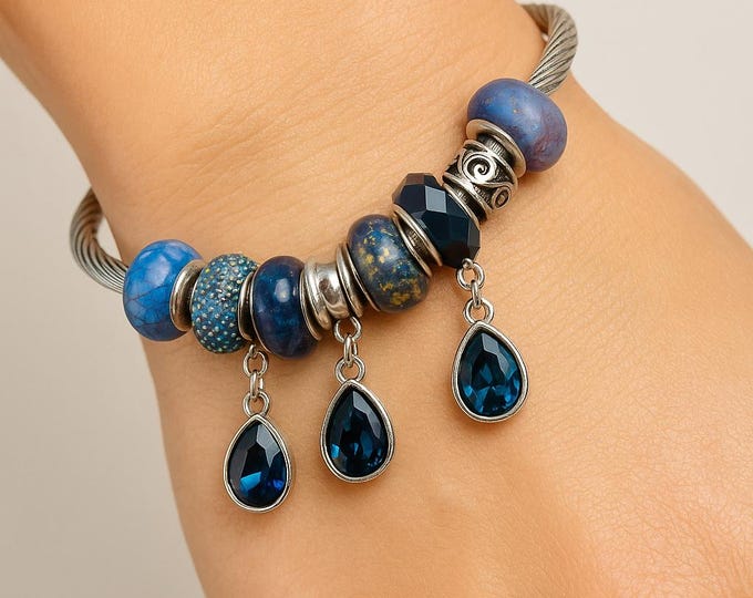 Blue Teardrop Charm Bracelet – Handmade Sapphire Beaded Jewelry – Crystal Drop Bangle – Gift for Her – Elegant Blue Bracelet