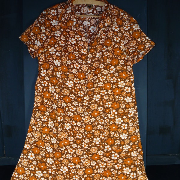 midcentury Kittel-Schürze Baumwoll Kittelkleid orange geblümt 60er Jahre