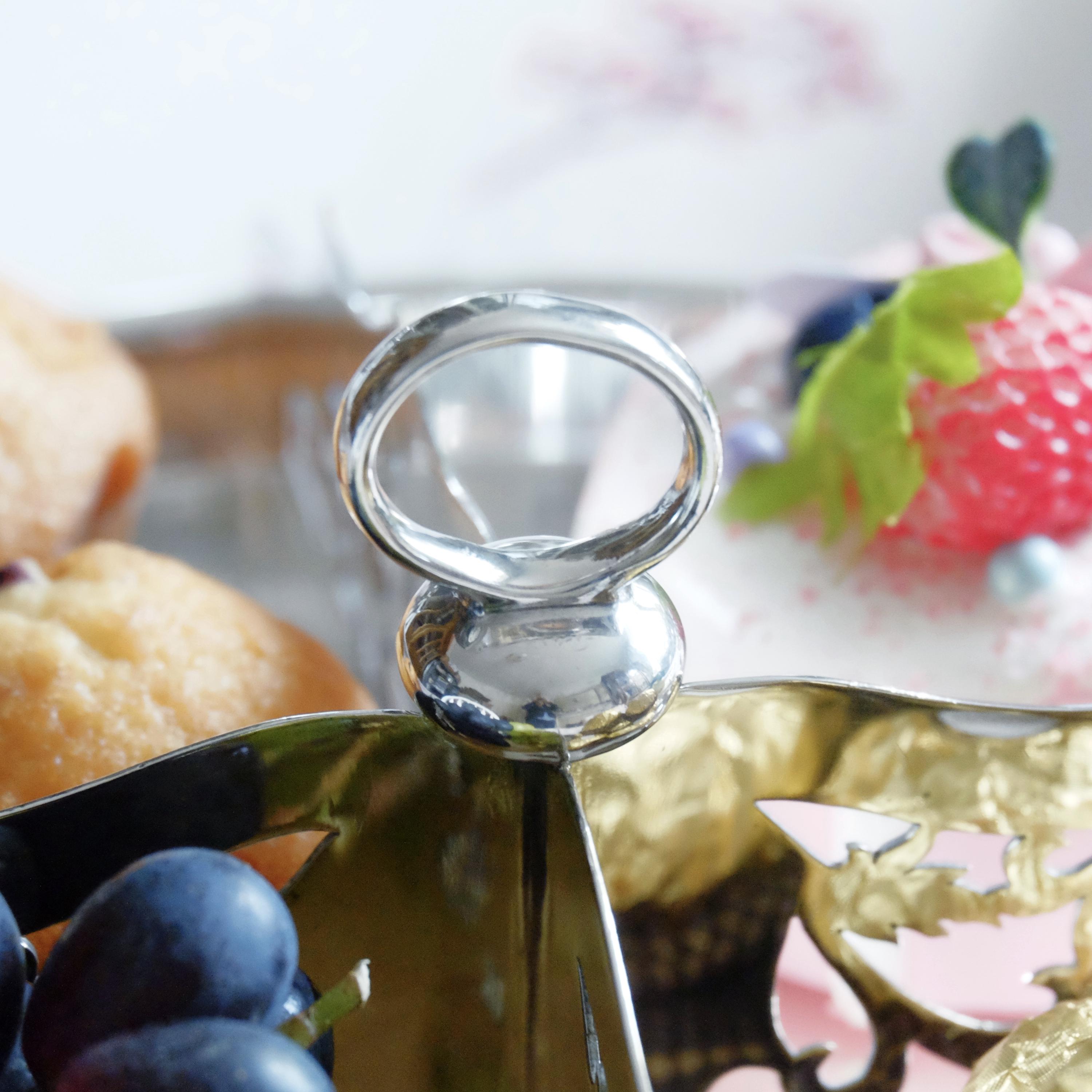 アンティークのマッピン＆ウェッブ製シルバープレートケーキスタンド