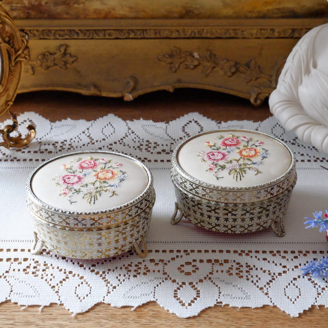 イギリス アンティーク Regent of London 刺繍 ガラス小物入れ 【公式
