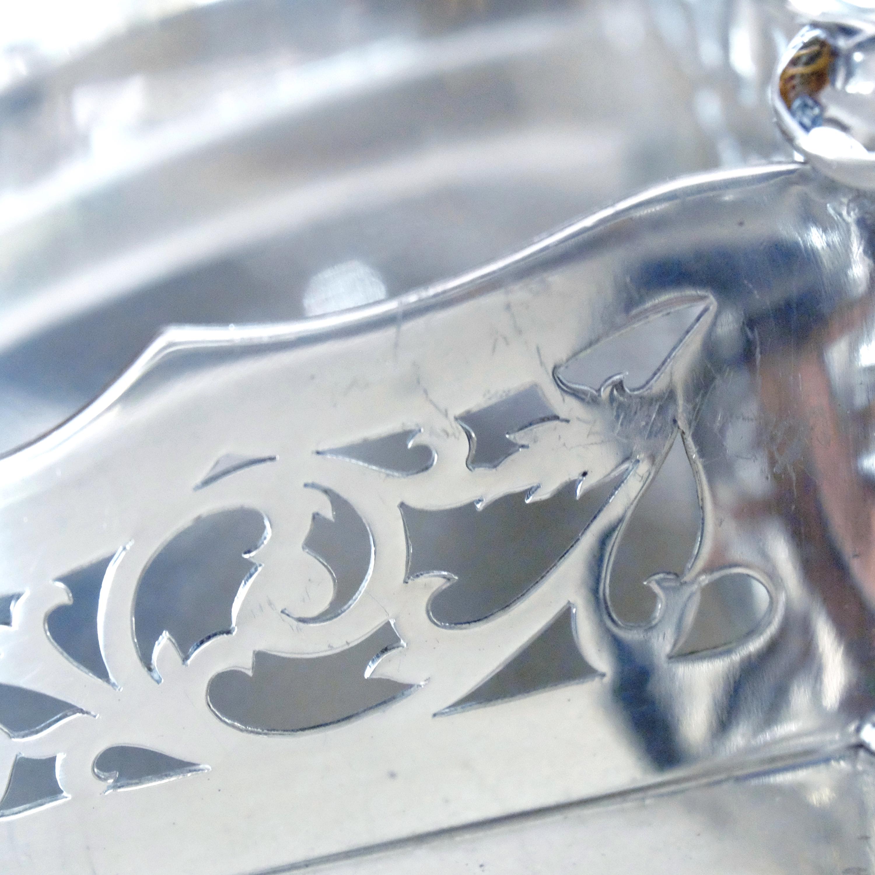 アンティークのマッピン＆ウェッブ製シルバープレートケーキスタンド