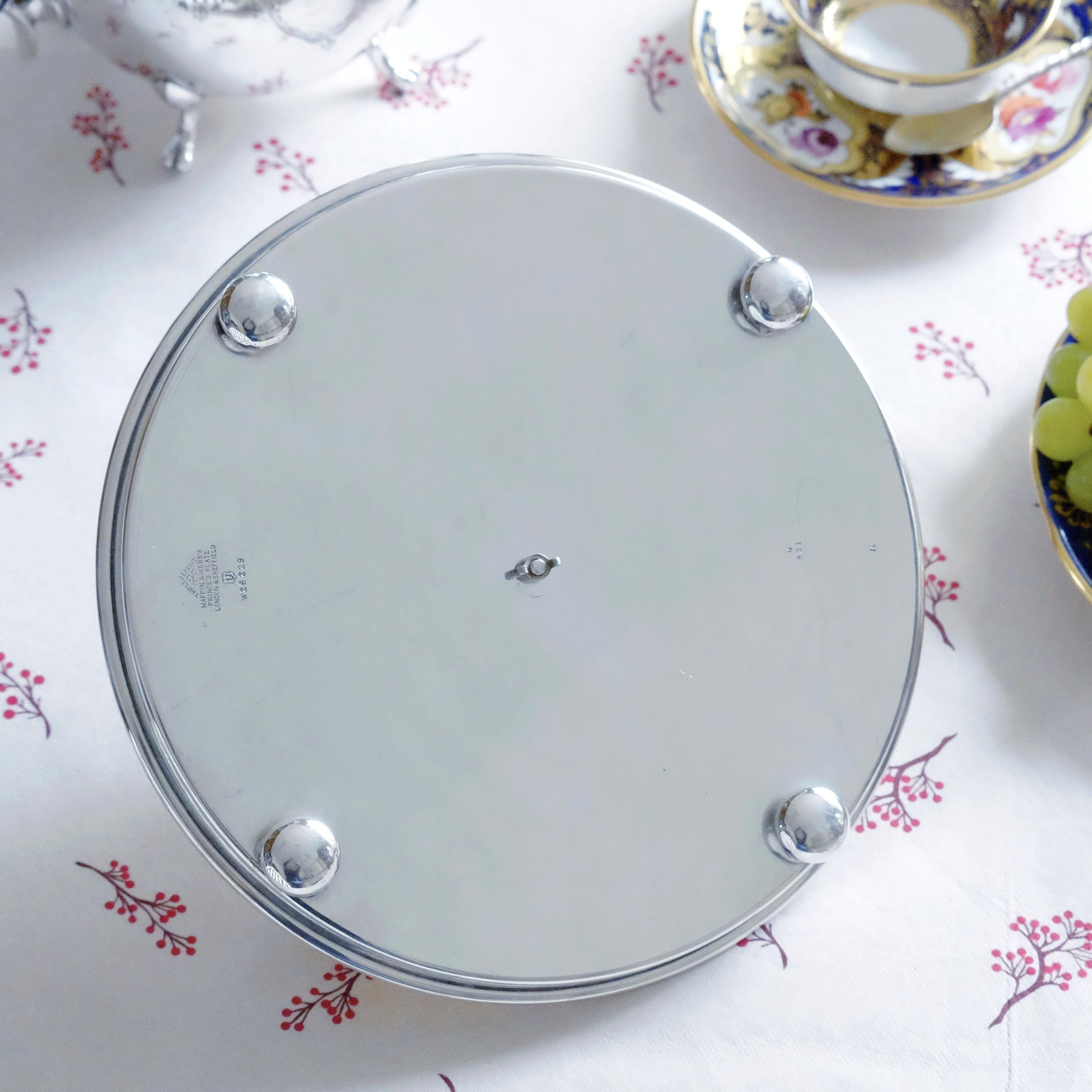 アンティークのマッピン＆ウェッブ製シルバープレートケーキスタンド