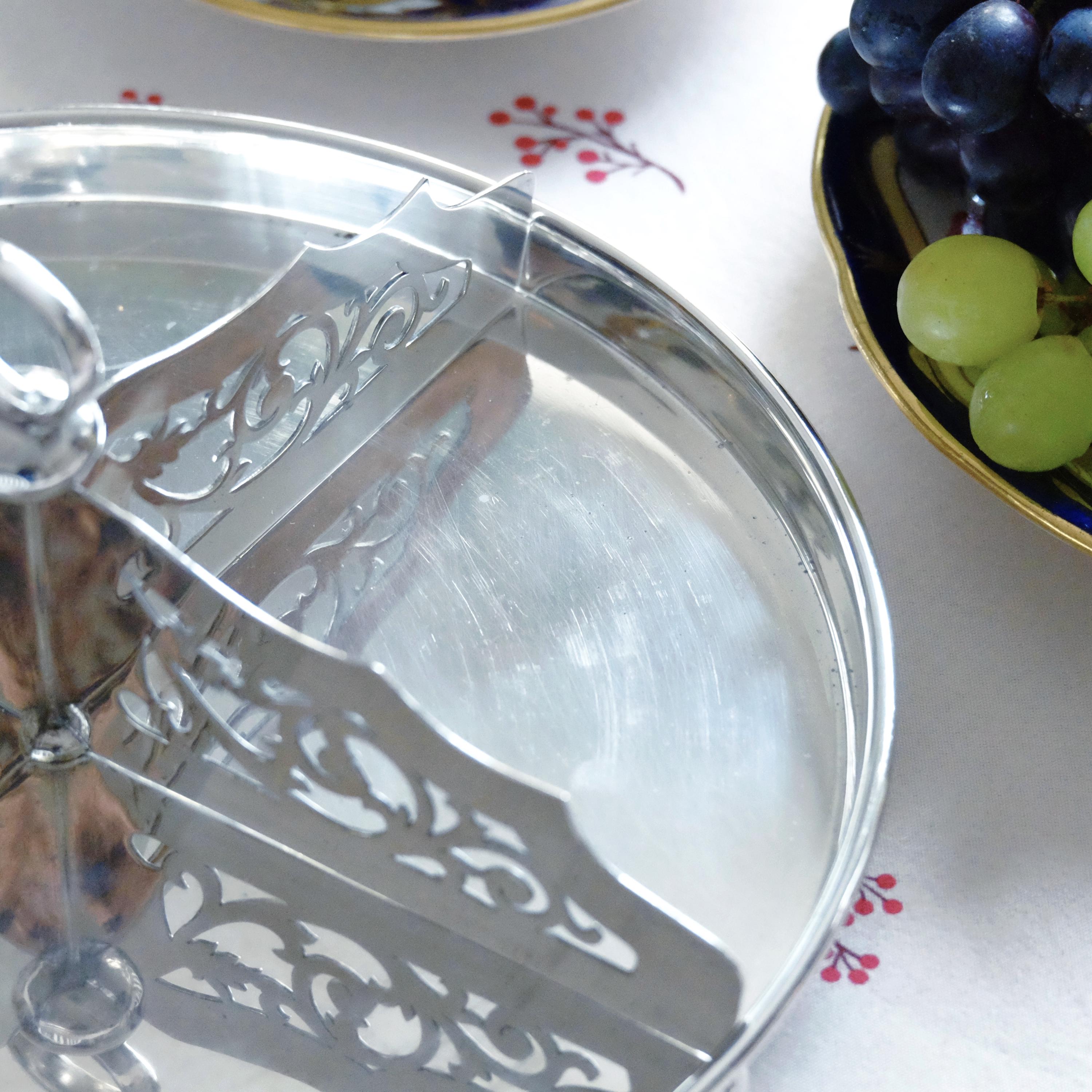 アンティークのマッピン＆ウェッブ製シルバープレートケーキスタンド