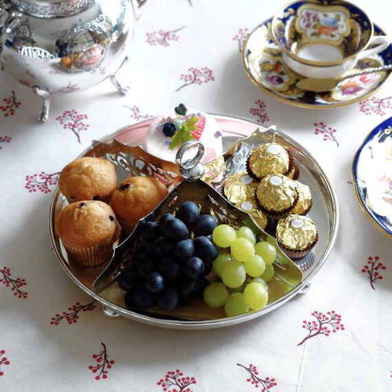 アンティークのマッピン＆ウェッブ製シルバープレートケーキスタンド