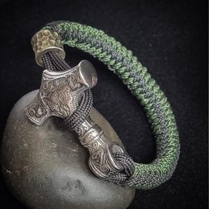 Valhalla-utgåvan: Handgjort Torshammare Paracord-armband – Mjölnir Elite (specialutgåva)