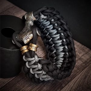 Valhalla-utgåvan: Handgjort Torshammare Paracord-armband – Mjölnir Wide (Specialutgåva)