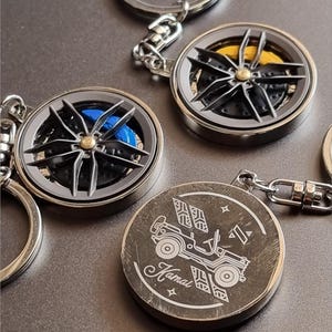 Gepersonaliseerde gegraveerde sleutelhanger met draaiwiel - cadeau - EDC-autoaccessoire - lasergravure