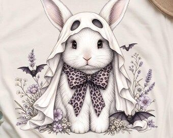 Camiseta de conejo fantasma PNG, conejo adorable y espeluznante, estampado de leopardo y murciélagos PNG, regalo de Halloween original, descarga digital de camiseta con estampado floral