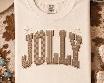Camiseta navideña color moca PNG, diseño moderno de estampado de leopardo y cuadros para sublimación, camiseta gráfica con efecto abullonado estilo preppy para descarga digital