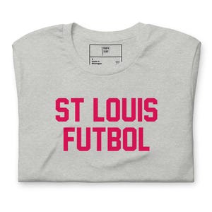 St Louis. - St Louis Futbol T-Shirt - Vintage Soccer Apparel - Men&#39;s & Women&#39;s T-Shirt