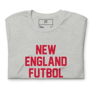 New England - New England Futbol T-Shirt - Vintage Soccer Apparel - Men&#39;s & Women&#39;s T-Shirt
