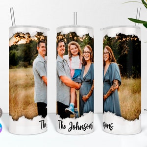 Involucro per bicchiere con foto con effetto strappato, design personalizzato di tazza con foto con nome di famiglia, modello per bicchiere con cornice in carta strappata, tela e PNG