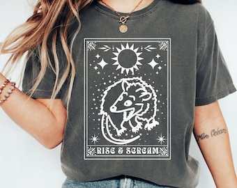 Camiseta unissex Rise and Scream Possum, camiseta mística Opossum, presentes Possum, camiseta de tarô, camisetas que vão duro
