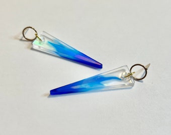 Lovely holographic electric blue dangle / spike earrings with funky ink flow effect and gold geometric posts | modern statement jewelry