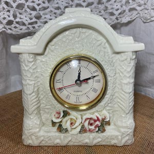 Vintage Porcelain Floral Rose Quartz Fireplace Mantle Desk Clock.